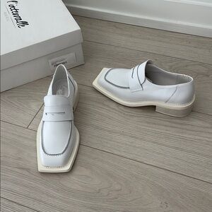 L’Intervalle Aggressively Square Toed White Leather Loafers

Barely worn.
